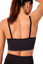 <transcy>THE WOMEN'S LOCKER Stamina medium support sports bra</transcy>